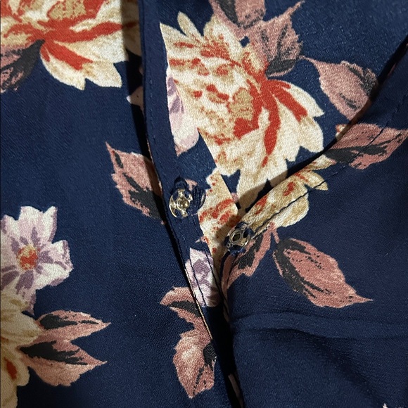 Active USA Navy Floral Tie-Front Blouse - Picture 4 of 4
